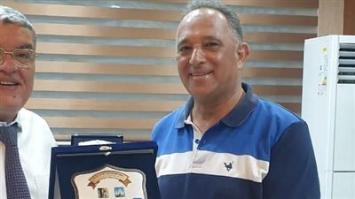 المخرج حسني صالح يطلب الدعاء لوالدته بعد دخولها العناية المركزة.. تفاصيل