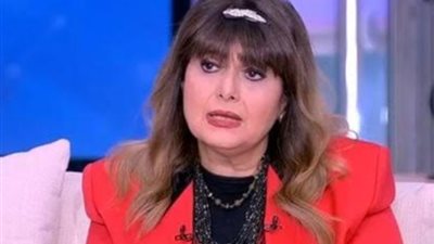 استأذنت ربنا قبل ما أخلع الحجاب ووالدتي كانت تعاملني بقسوة