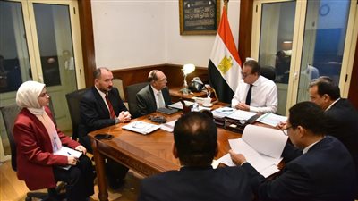 وزير الصحة يبحث آليات تطبيق قانون المسؤولية الطبية