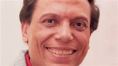 الزعيم عادل إمام لـ فيروز في لقاء نادر “المطربات تمثيلهم ضعيف”| ما القصة