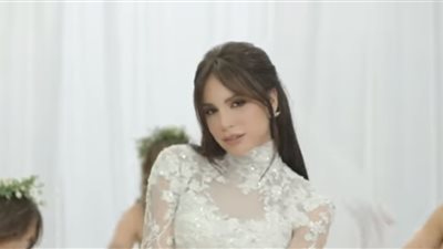 العريس مفاجأة.. الإعلامي ربيع هنيدي يعلن زواج آمال ماهر