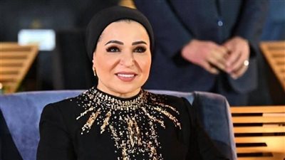 إطلالة تخطف الأنظار و إنسانية تأسِر القلوب.. سر الحضور الطاغي للسيدة انتصار السيسي