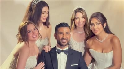 ألف مبروك.. أحمد سعد يثير الجدل من جديد ببدلة زفاف مع 4 عرائس