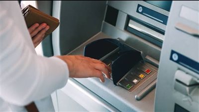 بعد قرار البنك المركزي.. رسوم السحب والاستعلام من ماكينات الـ ATM
