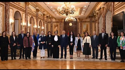 نعيش العصر الذهبى مع السيسى .. رئيس الشيوخ يستقبل المستشارة أمل عمار وأعضاء المجلس القومى للمرأة