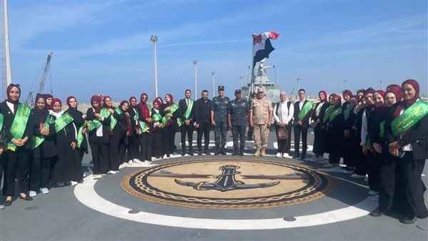 طلاب جامعة القاهرة يشاركون فعاليات اصطفاف القوات المسلحة وتفتيش الحرب