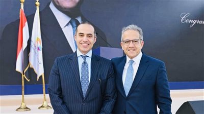 المستشار محمود فوزي يهنئ الدكتور خالد العناني باعتماده مديرًا عامًا لليونسكو