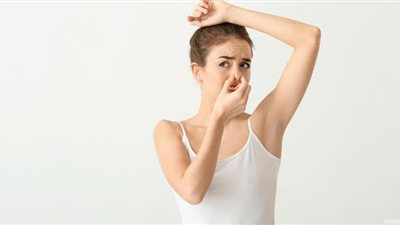 مزيلات العرق لا تُسبب السرطان.. والعلم يفنّد الخرافات