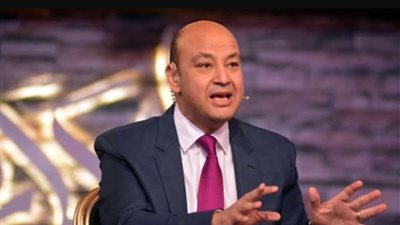 عمرو أديب يطالب لاعبي الزمالك بنزول المباراة بالجلاليب البيضاء: شامم ريحة النصر