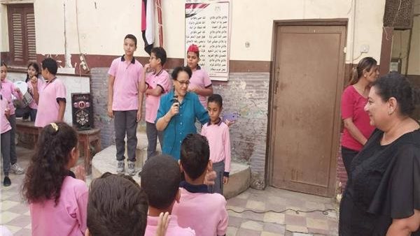 عاجل| تقديرا لأمانته.. مدرسة بقنا تكرم تلميذا أعاد “انسيال ذهب” لمعلمته