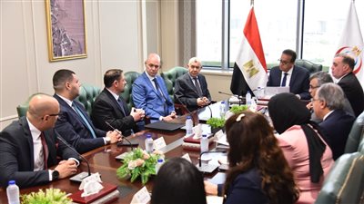 وزير الصحة يبحث مع ممثلي شركة «ميريت» توطين صناعة المستلزمات الطبية في مصر