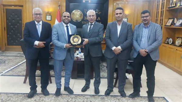 جامعة المنيا تبحث سبل التعاون مع شركة سيمبلكس الرائدة في تكنولوجيا ماكينات التحكم الرقمي