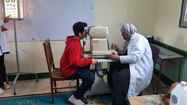 إجراء 381 كشفًا طبيًا على تلاميذ مدرسة المنشأة الكبرى الابتدائية بكفر شكر