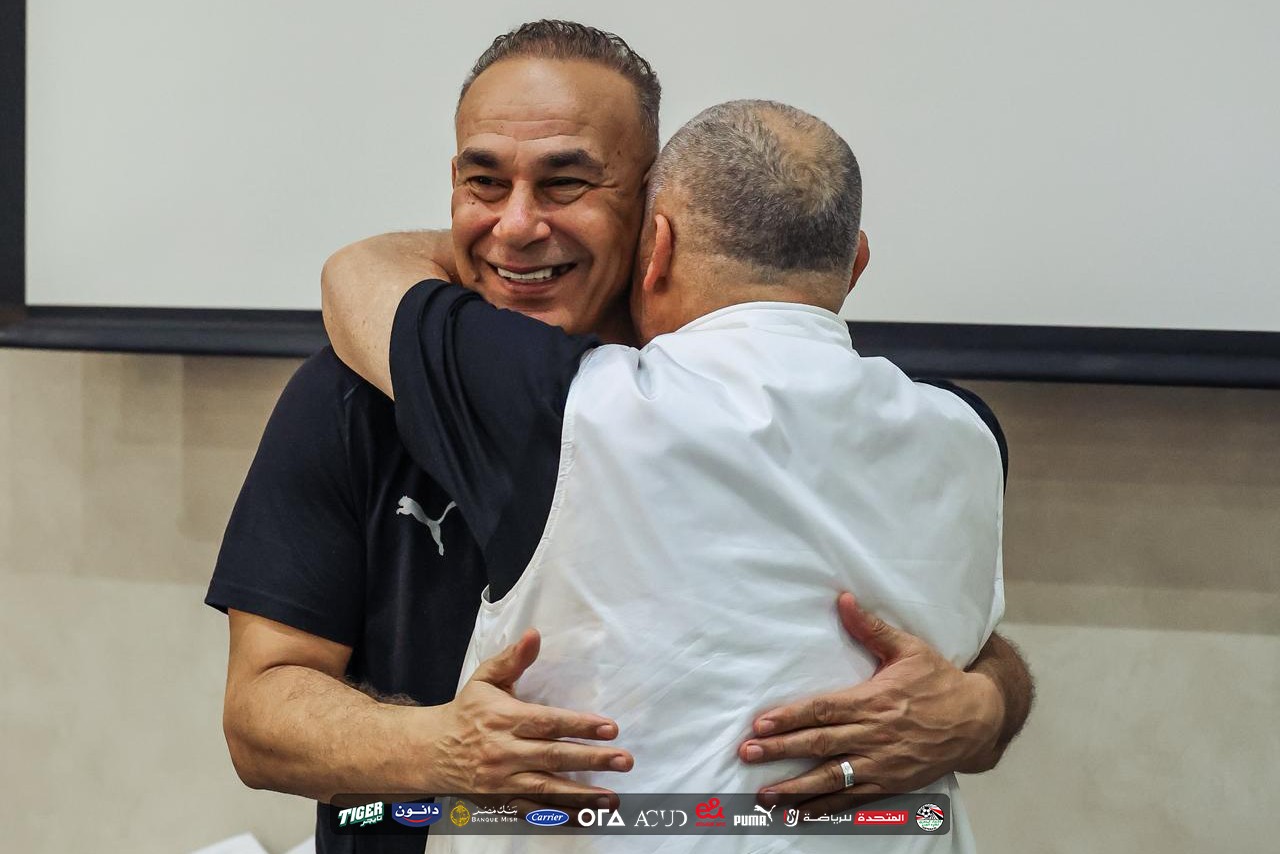 قد تكون صورة ‏‏شخص أو أكثر‏ و‏أشخاص يبتسمون‏‏