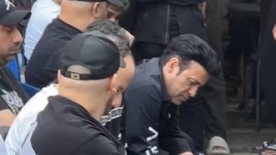 بكاء سعد الصغير وانهيار أصدقائه.. بدء توافد النجوم على جنازة إسماعيل الليثي