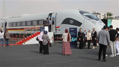 برعاية الرئيس السيسي.. زوار TransMEA 2025 يتفقدون أحدث وسائل النقل المحلية بالمعرض