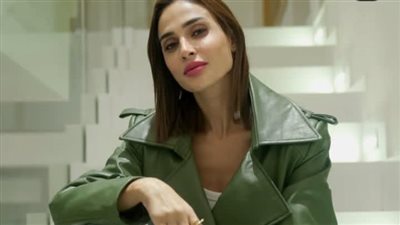 أتظاهر بعدم رؤيتهم.. رد ناري من آن الرفاعي على بوست كريم محمود عبد العزيز