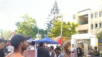 إقبال كثيف للناخبين على لجنة مدرسة العامرية الثانوية بنات بحي العامرية بانتخابات مجلس النواب