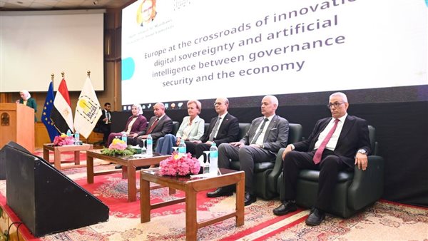 رئيس جامعة أسيوط ورئيسة بعثة الاتحاد الأوروبي لدى مصر يفتتحان المؤتمر الختامي لنموذج محاكاة الاتحاد الأوروبي