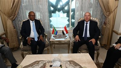 لقاء موسع بين وزيرا الصناعة المصري والجنوب أفريقي لتعزيز التعاون