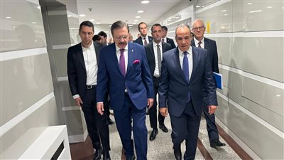 «تعزير العلاقات الاقتصادية بين البلدين».. وزير الخارجية يزور مقر اتحاد الغرف والبورصات التركية في أنقرة|صور