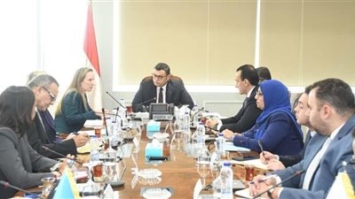 الإسكان وبعثة البنك الدولي يبحثان فرص التعاون في تمويل مشروعات تدعم التحول نحو الإدارة الذكية للمدن