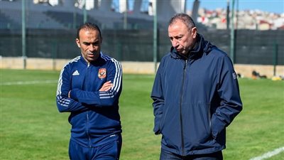 سيد عبد الحفيظ سيتولي ملف تجديد عقود لاعبي الأهلي