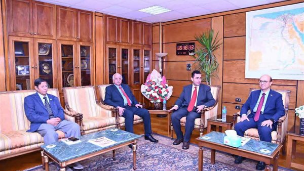 رئيس جامعة أسيوط يستقبل مدير مشروع تأهيل المعامل للاعتماد الدولي