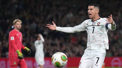 كارت أحمر.. لحظة جنون رونالدو تهز البرتغال في تصفيات كأس العالم أمام أيرلندا