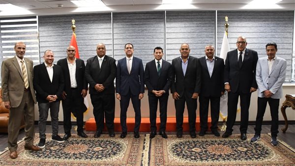 وزير الشباب يشهد توقيع بروتوكول تنظيم بطولة العالم للسباحة بالزعانف للجامعات 2026