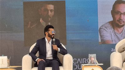 بشكر أستاذ خالد عشان لبس النضارة اللي أنا جبتهاله.. وأنا اتعلمت منه ازاي أعيش