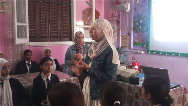 جامعة قناة السويس تقدّم برنامجًا تدريبيًا حول الذكاء الاصطناعي بمدرسة صفية زغلول