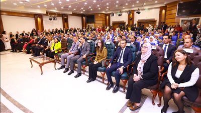 الحب والإخوة بين المسلم والمسيحي..سيدة مسيحية تدخل سحب عمرة لصديقتها المسلمة