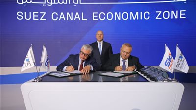 المنطقة الاقتصادية لقناة السويس توقع مذكرة تفاهم مع «سكاي بورتس» لتشغيل محطة متعددة الأغراض بميناء السخنة