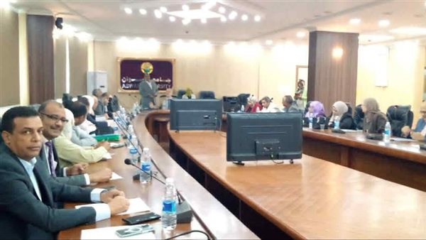 جامعة أسوان تناقش استعدادات امتحانات الفصل الدراسي الأول