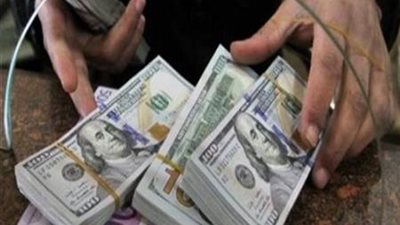قفزة قياسية في تحويلات المصريين بالخارج.. هل تساهم في تراجع سعر الدولار؟