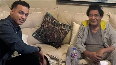 استفادت من كل كلمة قلهالي.. مصطفى حدوتة يروج لأعمال فنية مع الكينج محمد منير