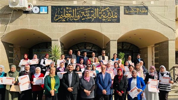 وكيل التعليم بالإسكندرية يشهد تسليم شهادات اعتماد المدربين والمراجعين الخارجيين