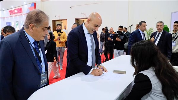 وزير التربية والتعليم يتفقد جناح “مدرستنا” في معرض “Cairo ICT”