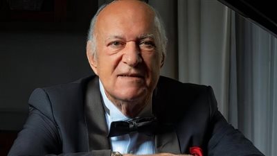 حالته تشهد تحسن ملحوظ.. وزير الثقافة يطمئن الجمهور على عمر خيرت عقب زيارته له