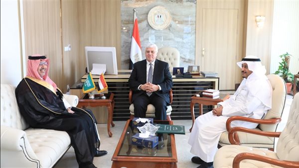 وزير التعليم العالي يبحث سبل تعزيز التعاون مع السفير السعودي بالقاهرة