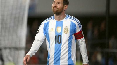 صراع الأرقام والأساطير في كرة القدم الحديثة