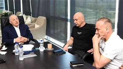 هاني أبوريدة يطالب التؤام بالتركيز مع المنتخب وعدم الانشغال بالرد على الانتقادات