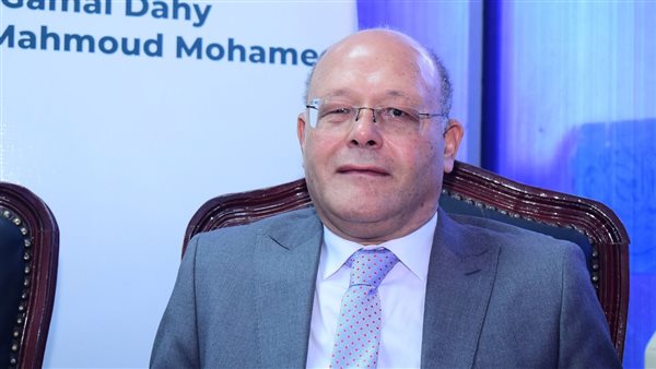 عاجل.. جامعة سوهاج تكشف حقيقة منع طالب كفيف من القيد بالدكتوراه