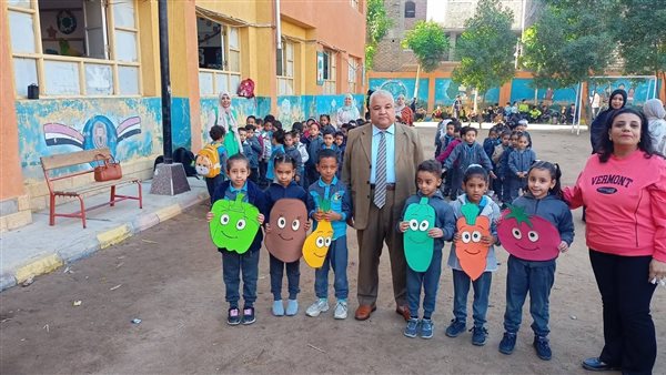 وكيل التعليم بالأقصر يتابع سير الدراسة بمدرسة العوامية الرسمية للغات