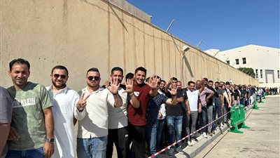 استمرار توافد أبناء الجالية المصرية في قطر للإدلاء بأصواتهم في انتخابات مجلس النواب