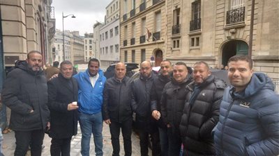 اصطفاف أبناء الجالية المصرية في باريس أمام لجان الاقتراع للمشاركة في انتخابات مجلس النواب