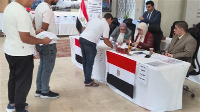 المصريين في عمان يتوافدون على مقر السفارة للإدلاء بأصواتهم في انتخابات مجلس النواب