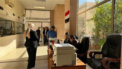 إقبال أبناء الجالية المصرية على سفارة مصر ببيروت في اليوم الثاني للتصويت بانتخابات مجلس النواب