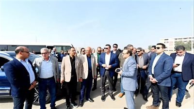 وزير الإسكان ومحافظ الفيوم يتفقدان مشروعات مياه الشرب والطريق الرابط بين الفيوم الجديدة والمدينة الأم